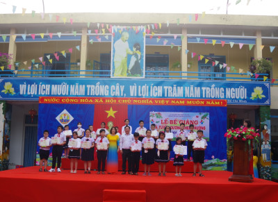 Trường Tiểu học Nguyễn Tri Phương tổ chức lễ Bế giảng năm học 2021-2022.
