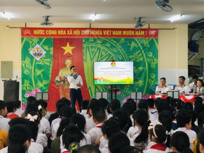 Liên Đội trường TH Nguyễn Tri Phương tổ chức sinh hoạt kỷ niệm 79 ngày thành lập Quân đội Nhân dân Việt Nam và 34 năm ngày hội Quốc phòng toàn dân.