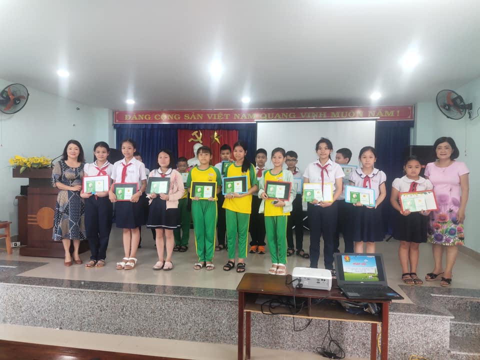 Tổ chức “ Ngày hội công nhận chuyên hiệu rèn luyện đội viên và dự bị đội viên năm học 2020- 2021”