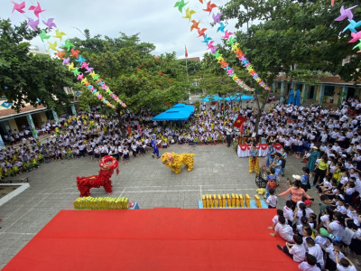 Trường Tiểu học Nguyễn Tri Phương tổ chức "Vui hội trăng rằm" năm 2022