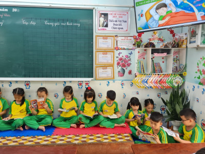 Liên đội Trường TH Nguyễn Tri Phương phối hợp với thư viện tổ chức Hội thi “Trang trí góc đọc thư viện lớp học”