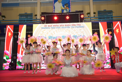 Trường Tiểu học Nguyễn Tri Phương tổ chức chương trình Liên hoan văn nghệ “Giai điệu Tháng 5”