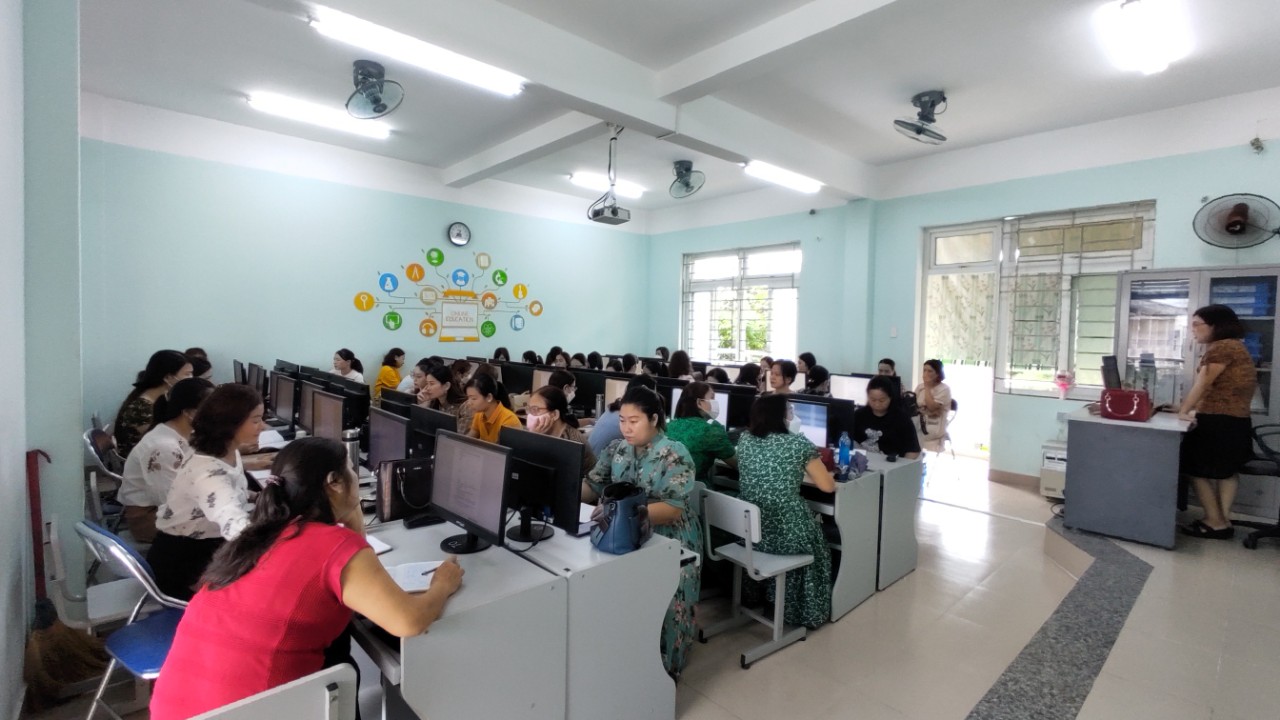 Trường Tiểu học Nguyễn Tri Phương tổ chức tập huấn bồi dưỡng chuyên môn, năm học 2022- 2023.