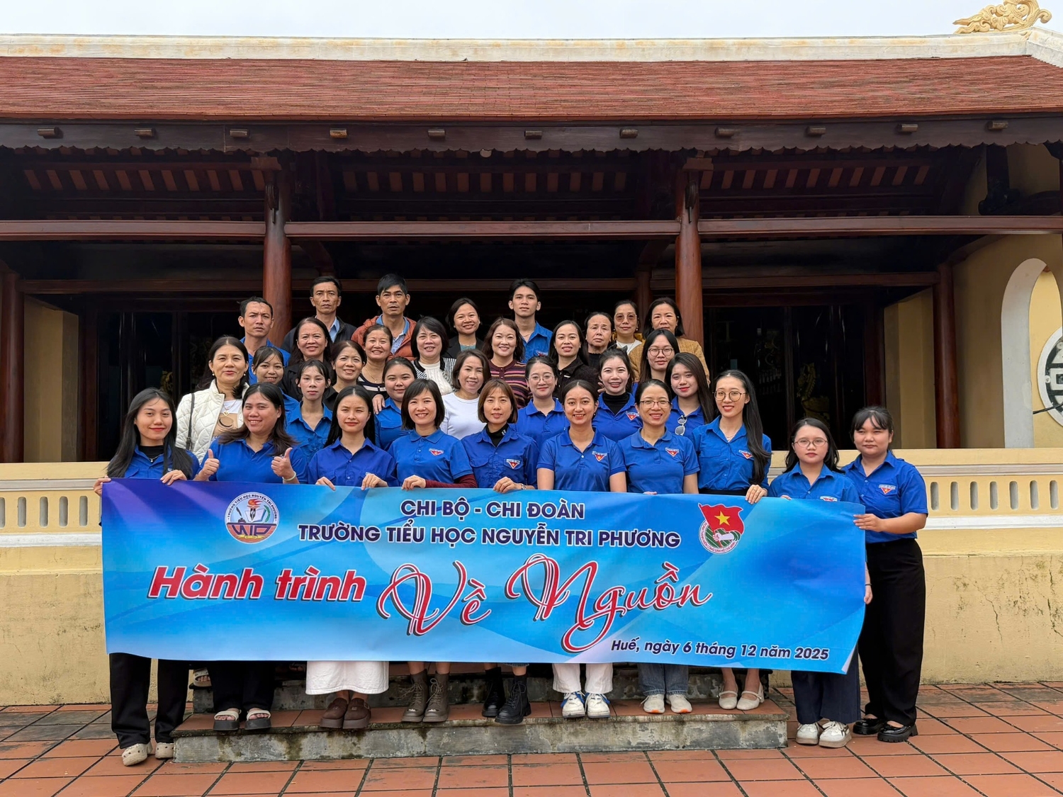 Chi bộ, chi đoàn Trường Tiểu học Nguyễn Tri Phương tổ chức “Hành trình về nguồn” tại lăng cụ Nguyễn Tri Phương